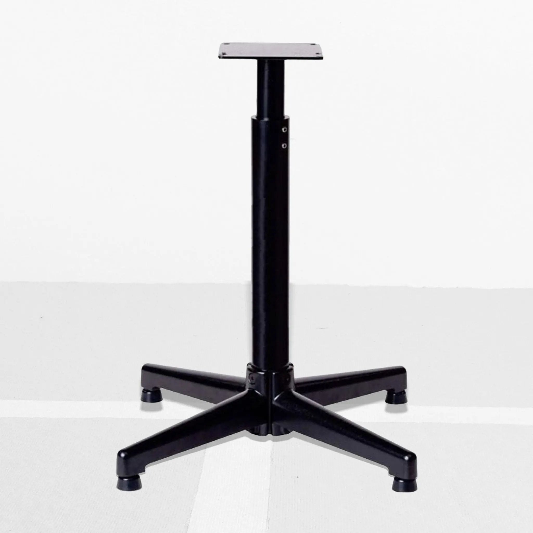 gamma-xlt-supporto-da-pavimento-per-macchina-incordatrice image 1